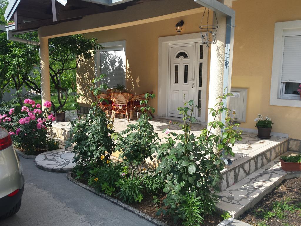Apartment K2 Radanovici Bilik gambar